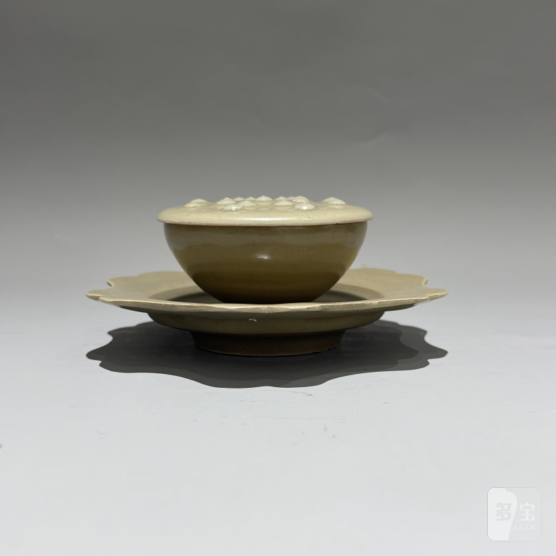 明代 龙泉窑莲子花口盖杯、托盘一套 - 图14
